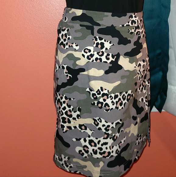 T-Shirt & Mini Skirt Combo - Picture 2 of 4